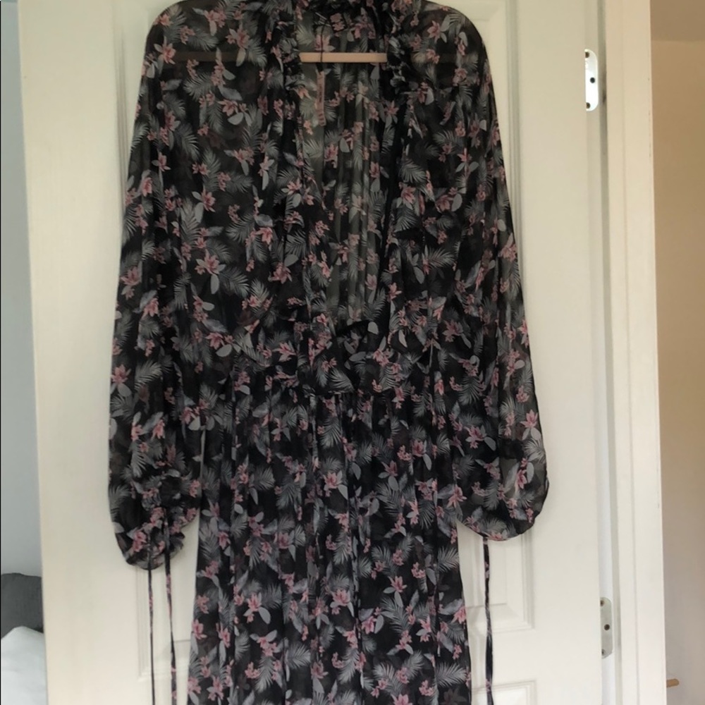 VS BLACK SHEER RUFFLED FLOWER FLOWING KIMONO - Picture 5 of 8